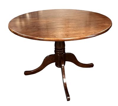 VINTAGE TRADITIONAL MAHOGANY ROUND PEDESTAL TABLE. Vintage Traditional Mahogany Round Pedestal 