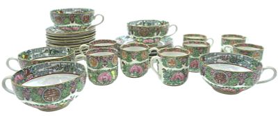 31 PC ROSE MEDALLION HAND PAINTED PORCELAIN. 31 pc Vintage Hand Painted Porcelain Rose Medallion 