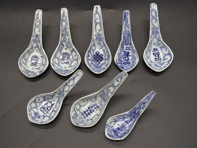 8 19th c CHINESE DOUBLE HAPPINESS SPOONS. 8 Antique 19th c Chinese Porcelain Spoons, Double 
