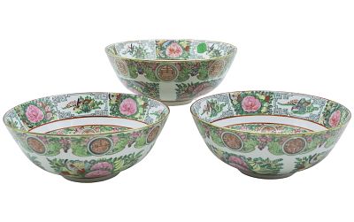 3 HAND PAINTED PORCELAIN 8 IN ROSE MEDALLION BOWLS. 3 Vintage Hand Painted Porcelain Rose 