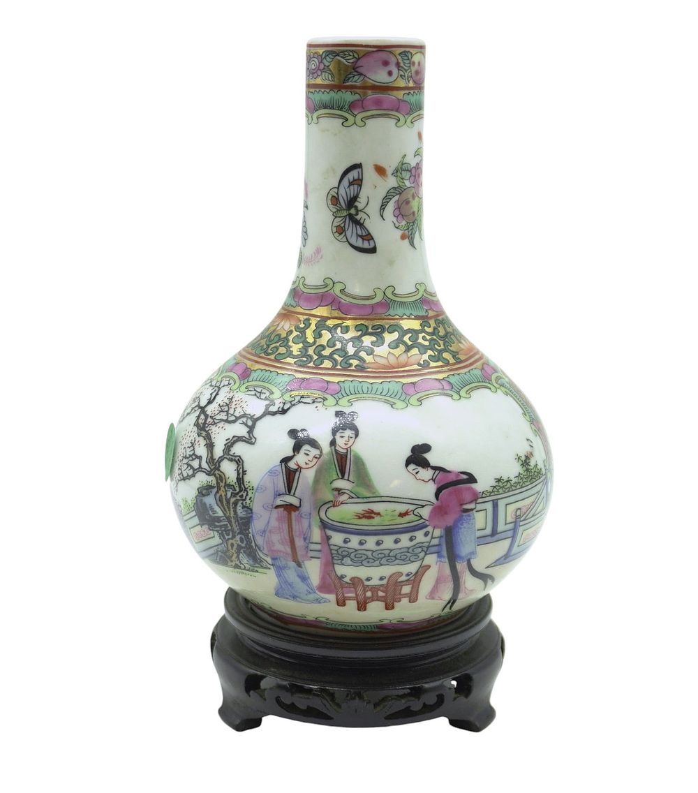 Lot 65: CHINESE ROSE MEDALLION VASE ON STAND