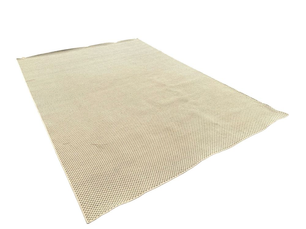 Lot 73: LARGE 12 FT CONTEMPORARY INDOOR / OUTDOOR PATIO RUG