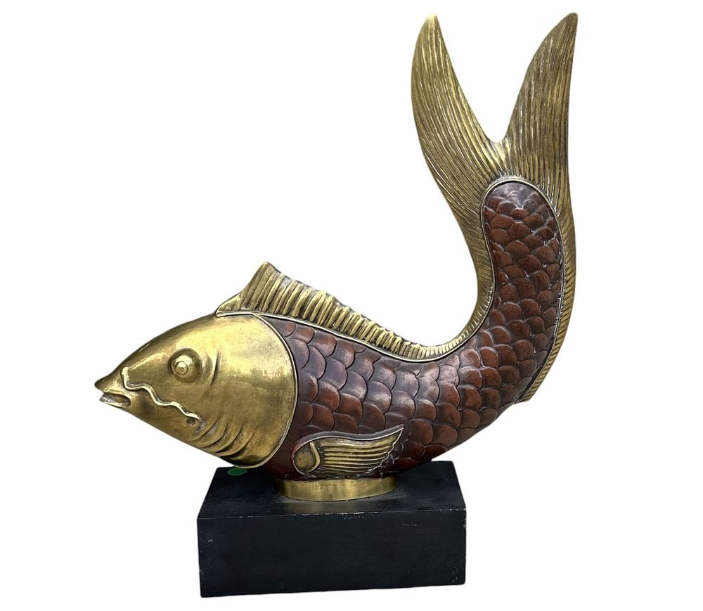 Lot 84: LARGE CHAPMAN BRASS KOI FISH ON STAND