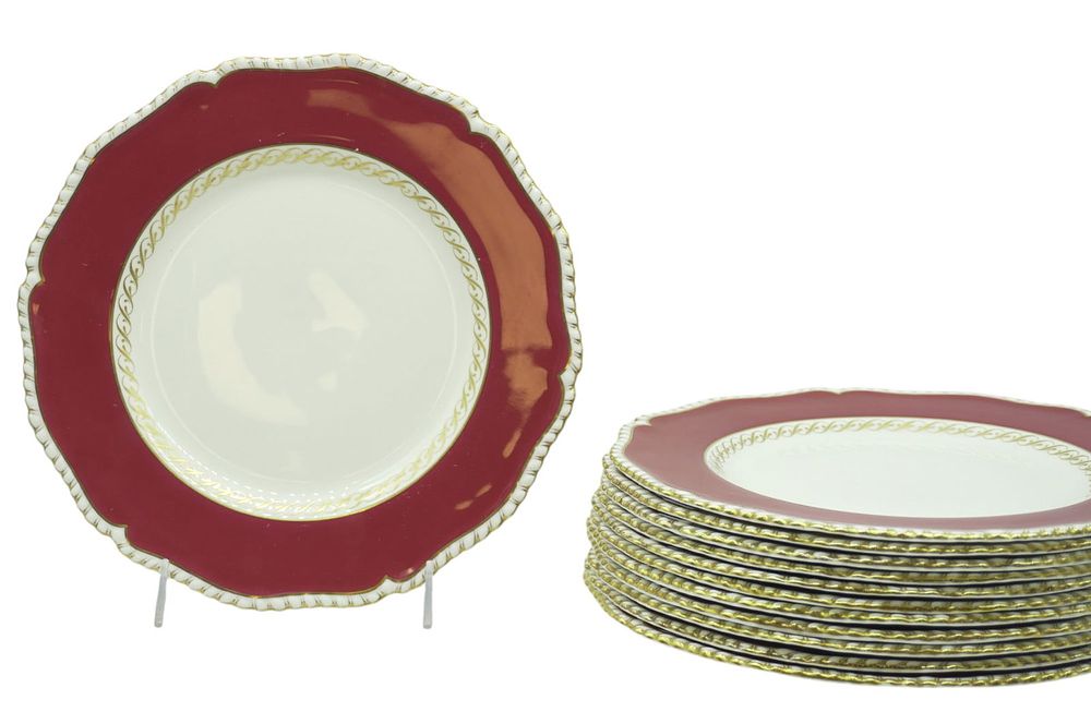 Lot 87: 12 ENGLISH ROYAL WORCESTER DINNER PLATES