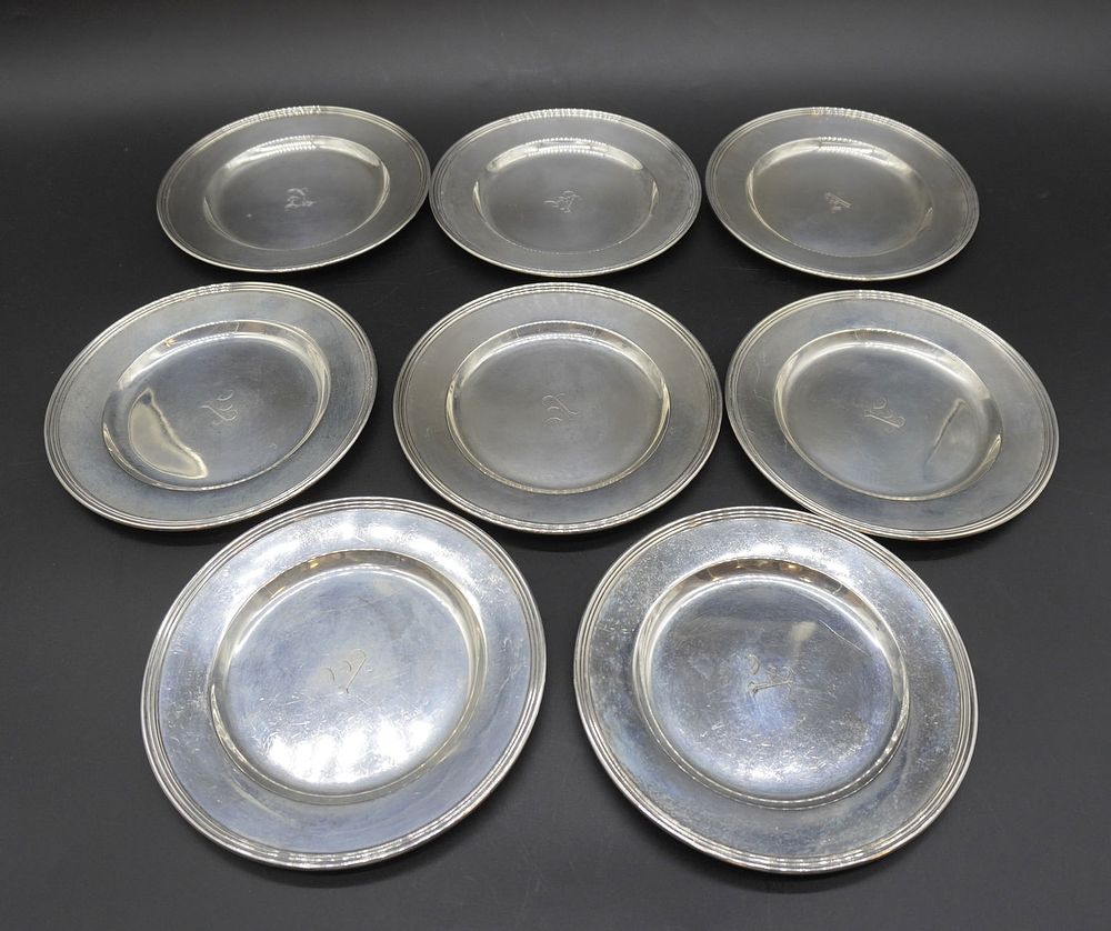 Lot 156: 8 VINTAGE STERLING SILVER BREAD PLATES