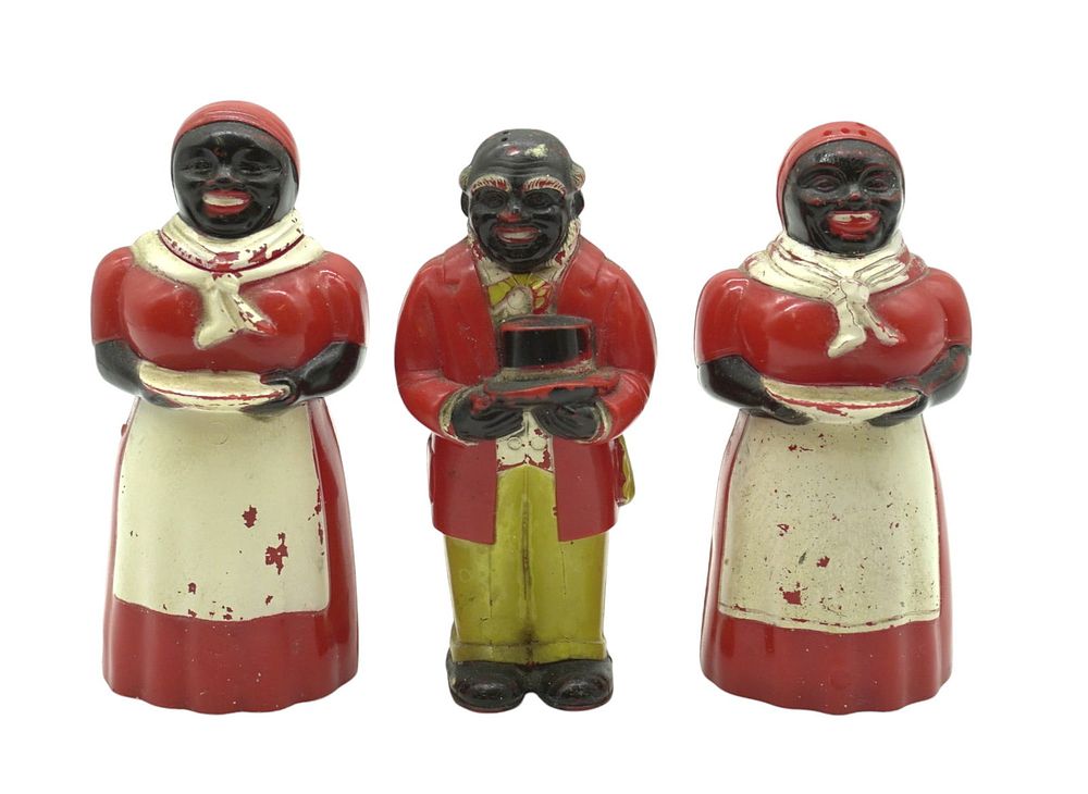Lot 338: 3 PIECES VINTAGE AMERICANA KITSCHY KITCHEN PIECES