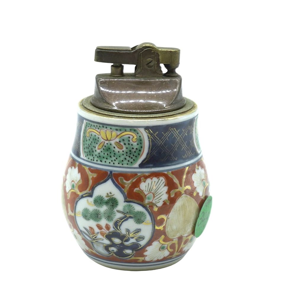 Lot 348: JAPANESE IMARI TABLE LIGHTER