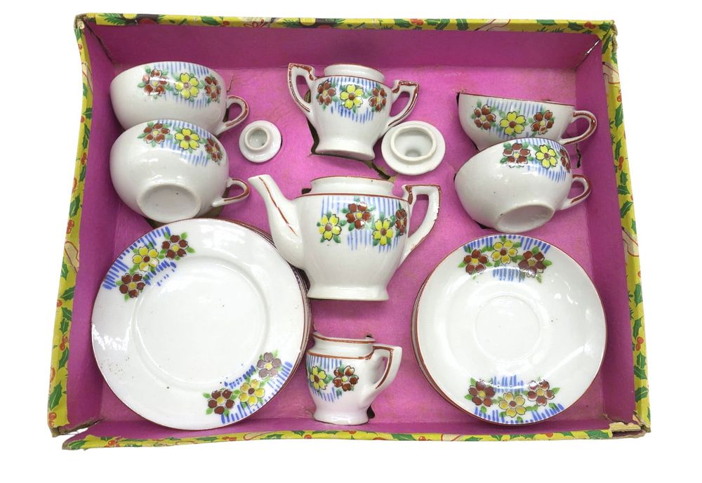 Lot 350: VINTAGE MADE IN JAPAN MINIATURE TEA SET