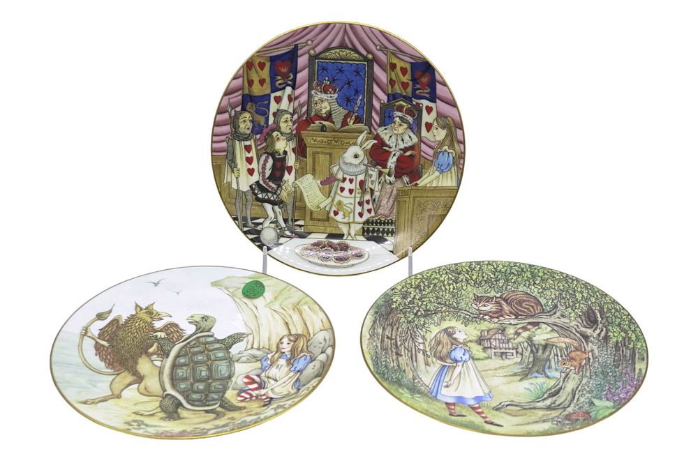 Lot 352: 3 ALICE IN WONDERLAND PORCELAIN LIMOGES COLLECTORS PLATES