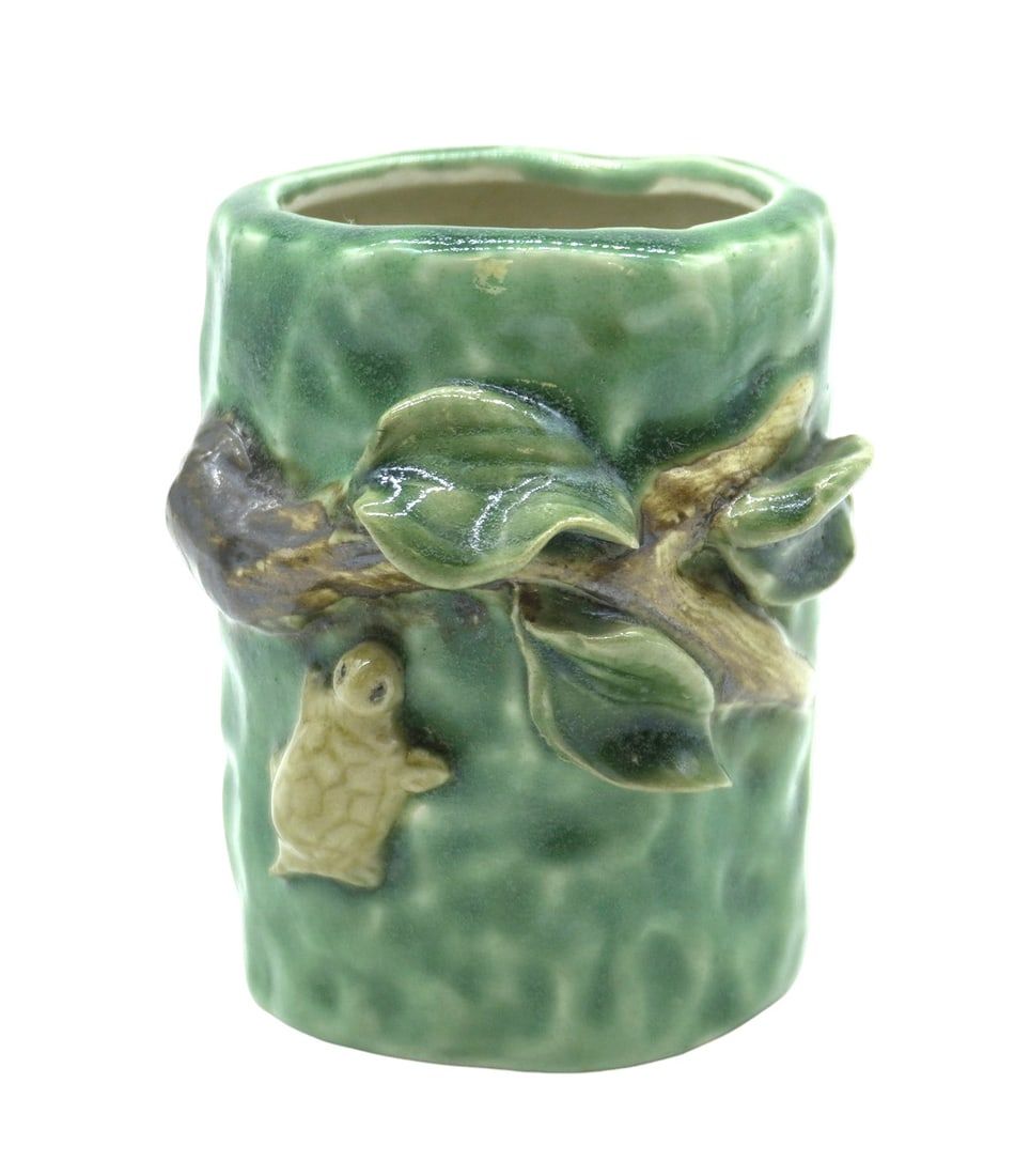 Lot 357: MAJOLICA STYLE TURTLE VASE