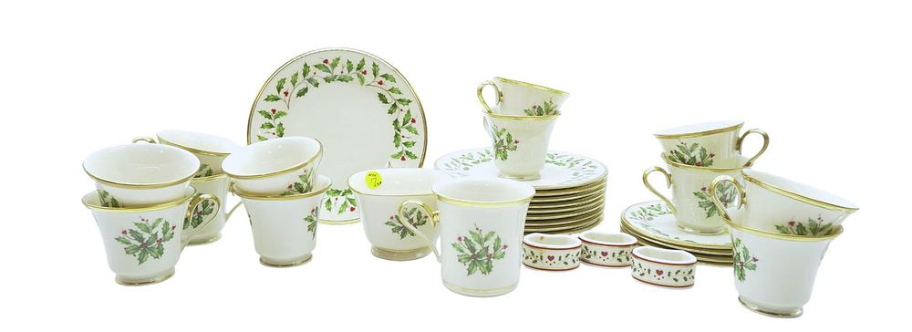 Lot 17: 29 PC LENOX HOLIDAY DISH PLATES & CUPS