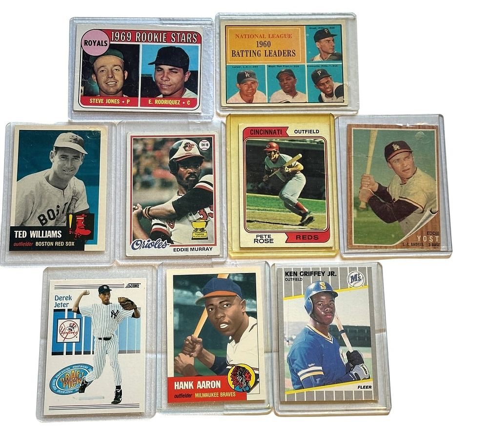 Lot 51: VINTAGE STAR PLAYER BASEBALL CARDS