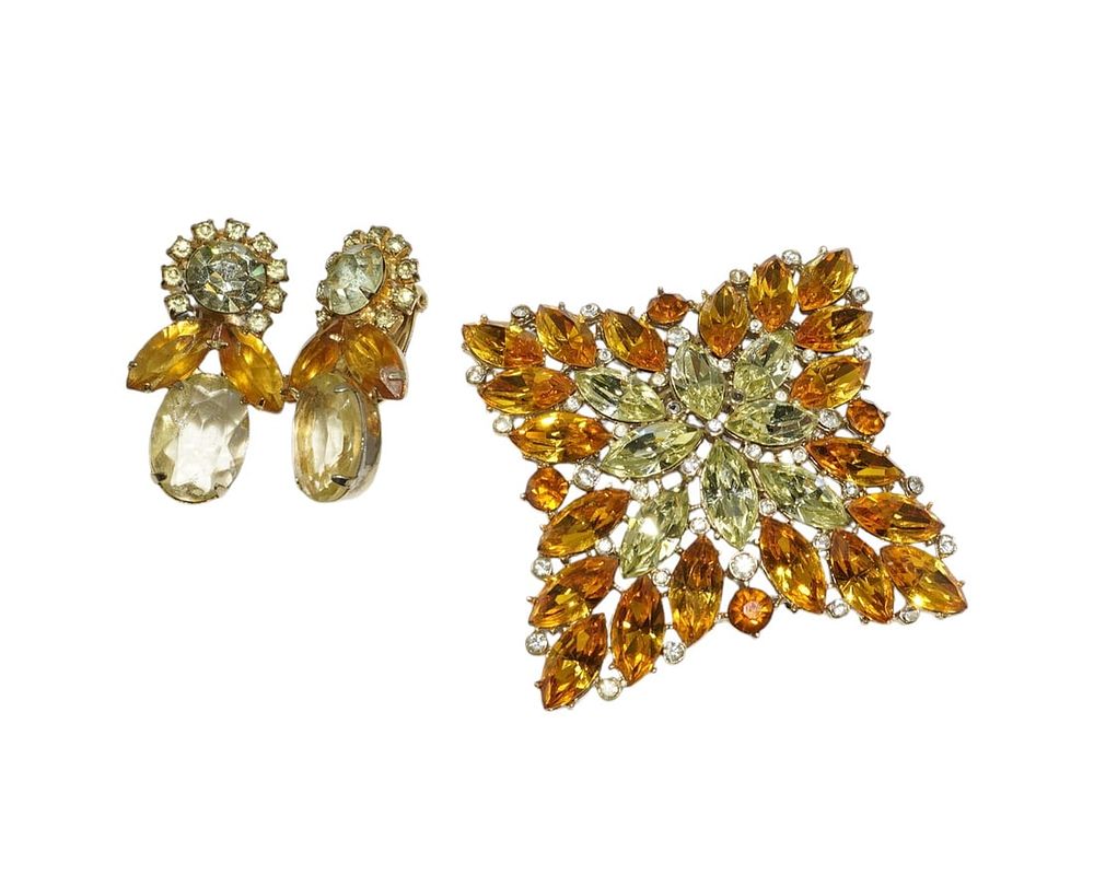 Lot 350: VINTAGE AMBER RHINESTONE BROOCH WITH MATCHING CLIP ONS