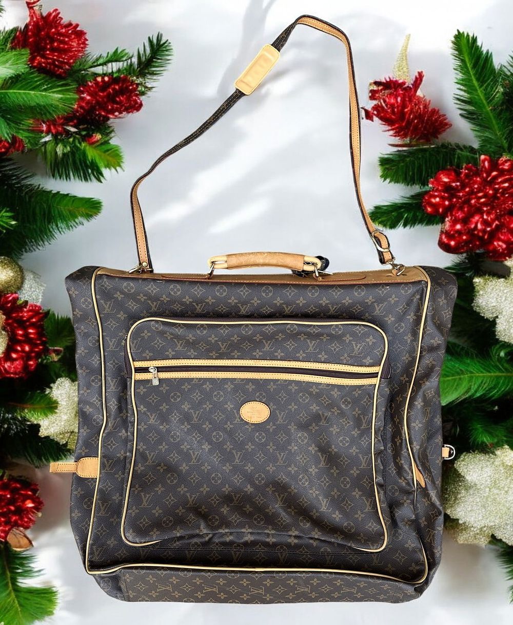 Lot 173: VINTAGE LOUIS VUITTON GARMENT BAG