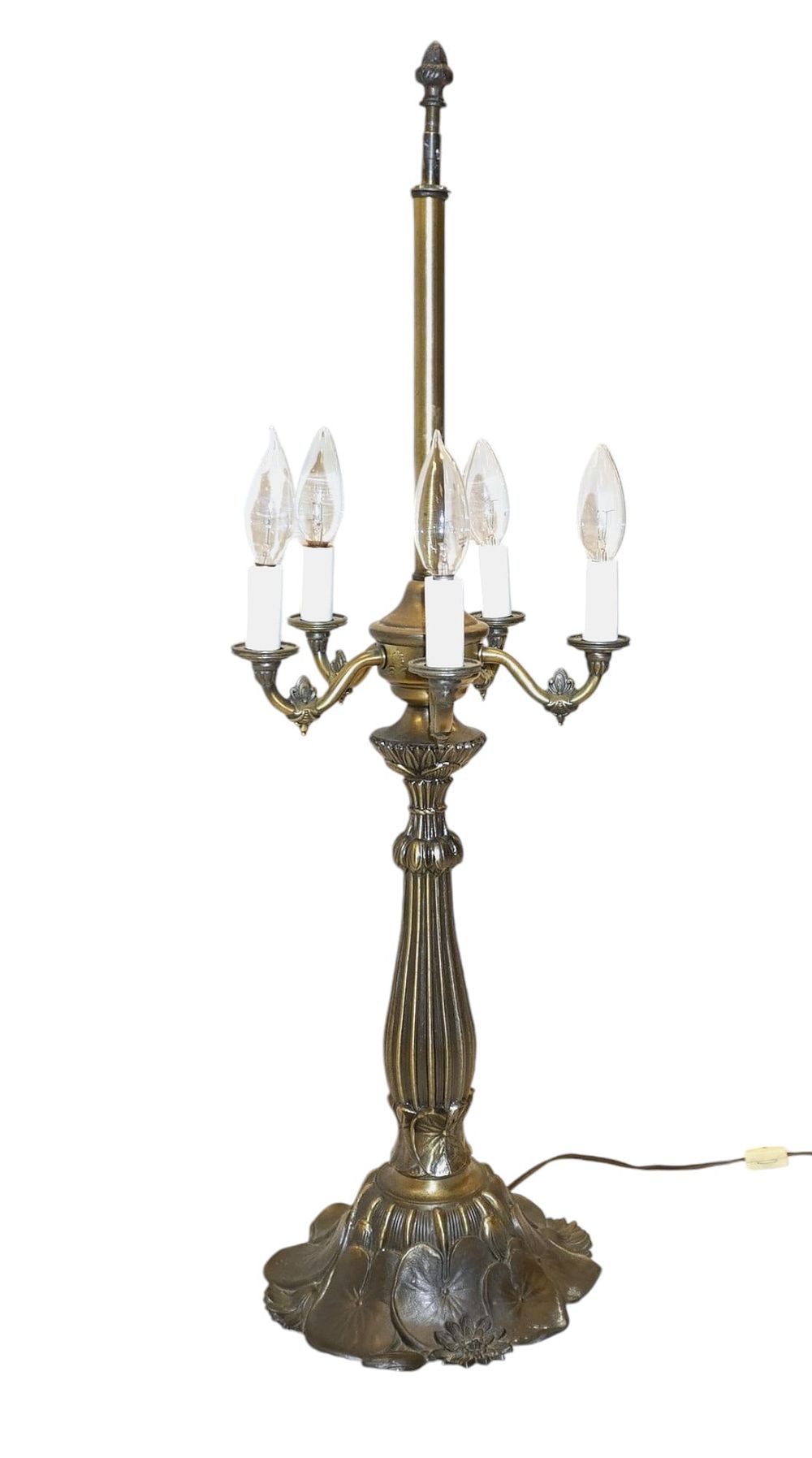 Lot 274: LILY PAD ART NOUVEAU STYLE LAMP