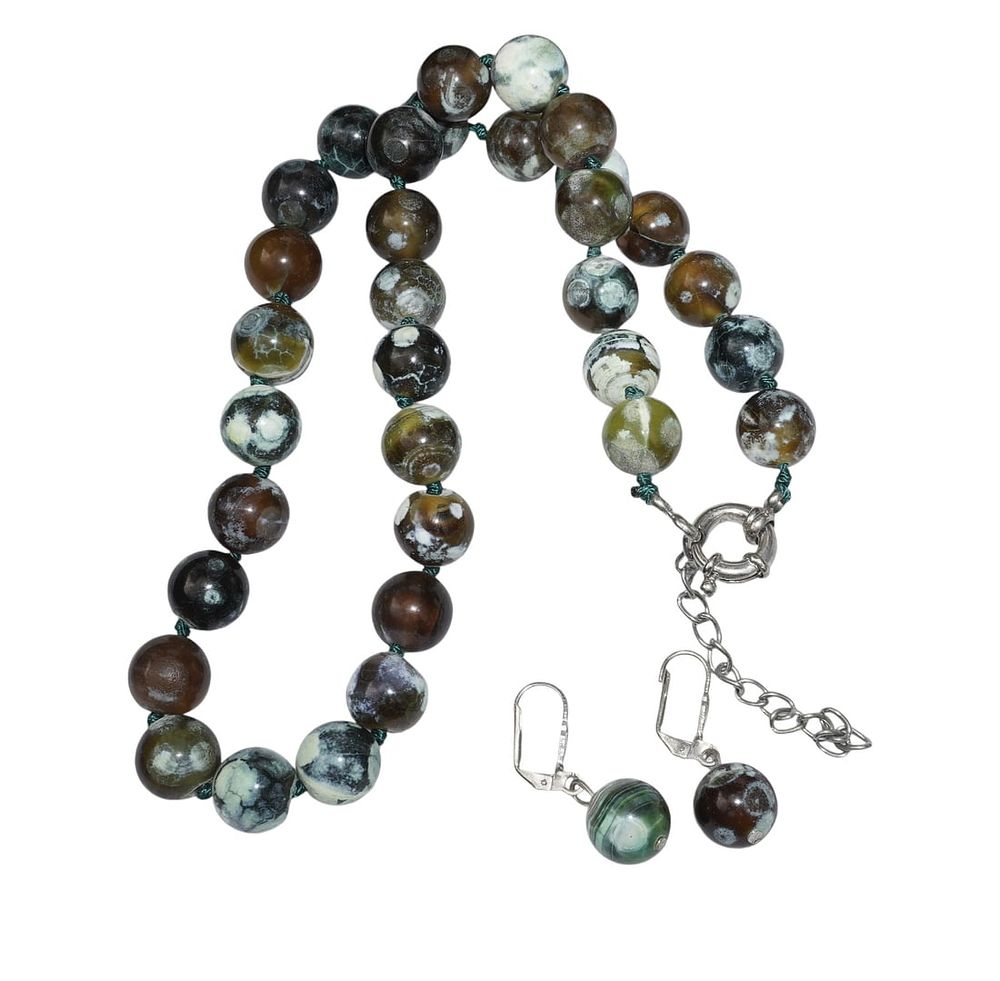Lot 275: POLISHED GREEN STARSTONE & AGATE NECKLACE & EARRINGS