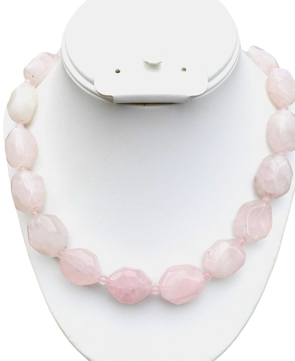 Lot 280: POLISHED ROSE QUARTZ NECKLACE
