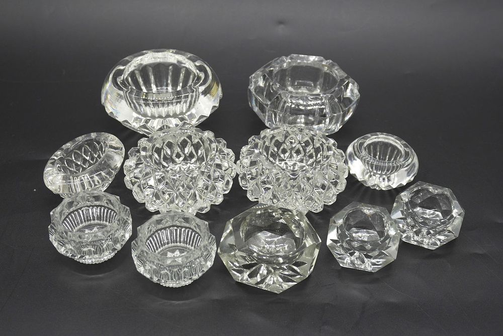 Lot 303: 11 VINTAGE AND ANTIQUE SALT CELLARS