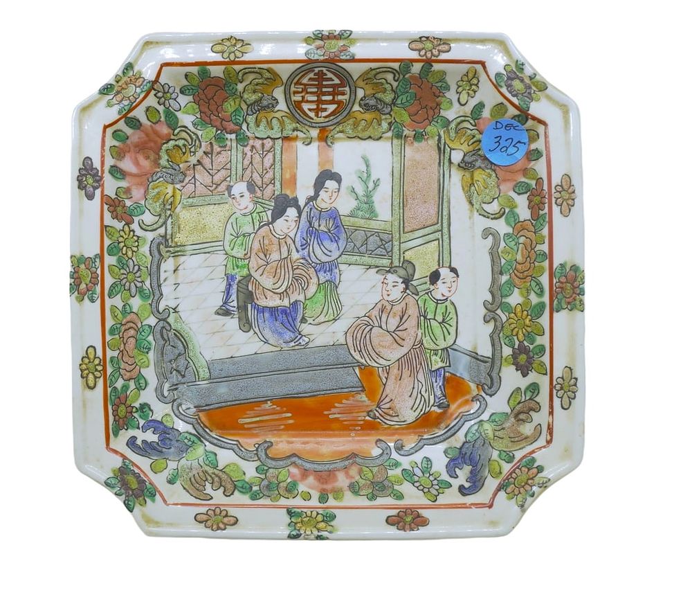 Lot 326: VINTAGE CHINESE 8" ROSE MANDARIN PLATE