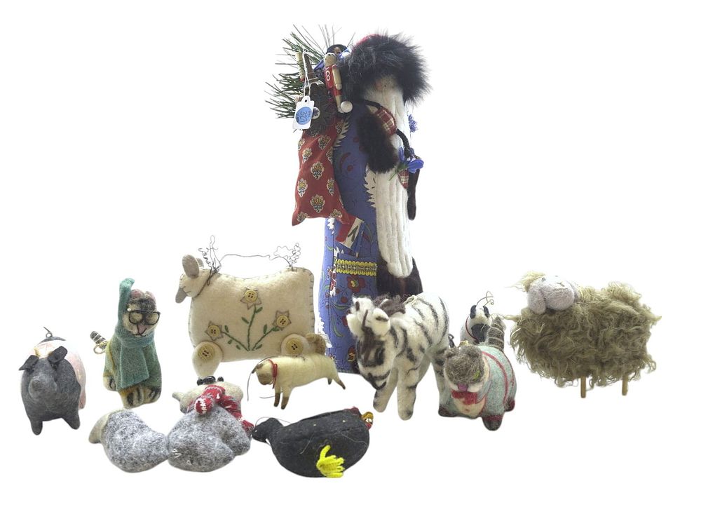 Lot 327: HANDMADE FELT SANTA AND ORNAMENTS - 11 PIECES