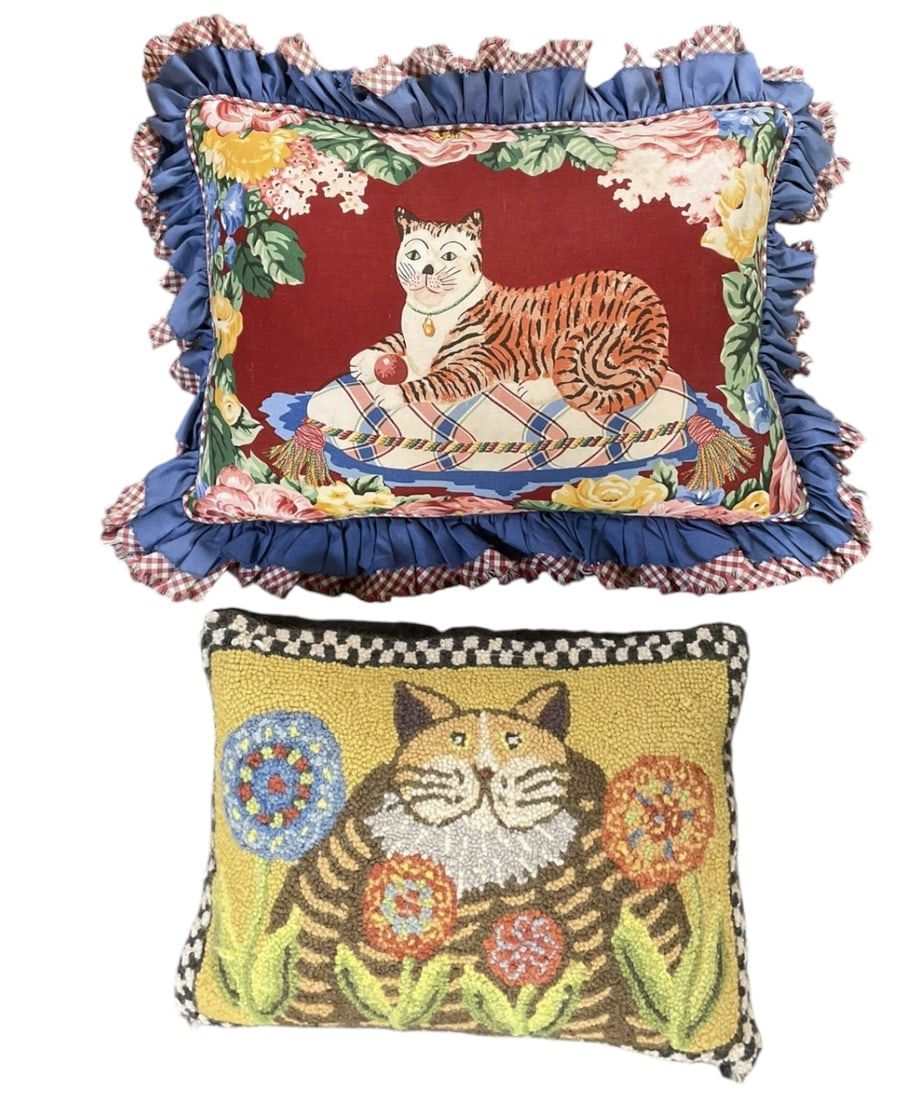 Lot 336: PAIR DECORATIVE VINTAGE CAT THROW PILLOWS