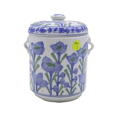 ZHONG GUO ZHI ZAO PORCELAIN TEA CADDY. Zhong Guo Zhi Zao Chinese Tea Caddy. Measures 5"x5"x6.5". 
