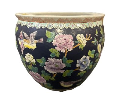 LARGE VINTAGE CHINESE PORCELAIN FISH BOWL. Large Vintage Chinese Porcelain Fishbowl, florals and 