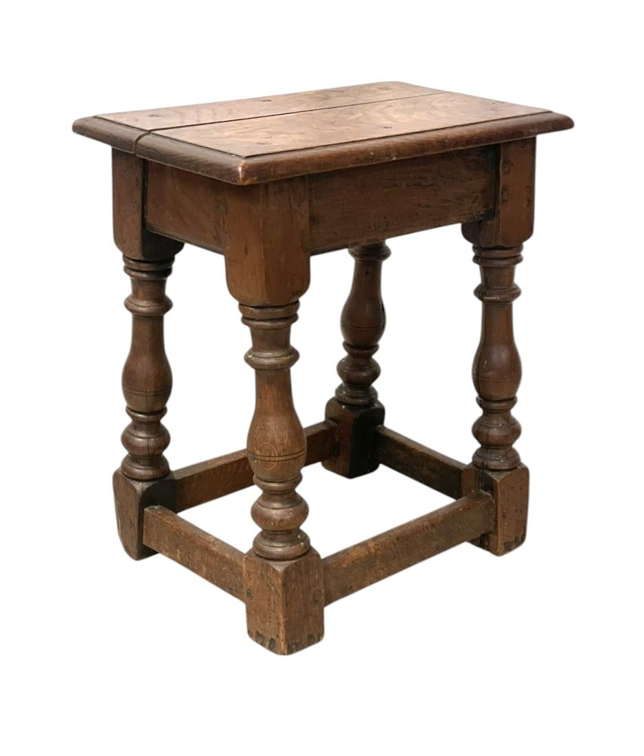 Lot 164: CLASSIC ANTIQUE WILLIAM AND MARY PERIOD JOINT STOOL