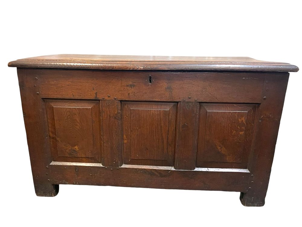 Lot 170: EARLY 18th CENTURY OAK COFFER