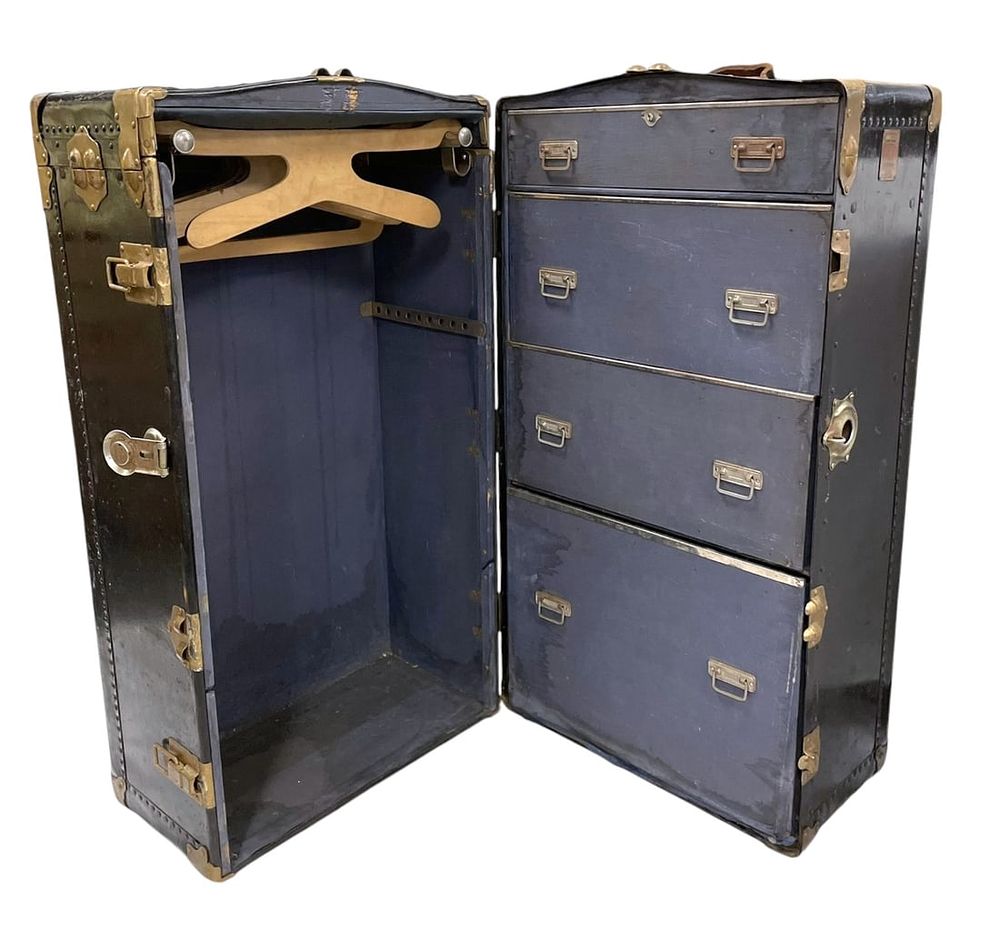 Lot 173: EVERWEAR 1920S WARDROBE STEAMER TRUNK
