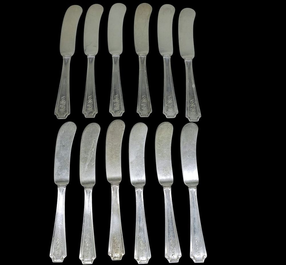 Lot 187: 12 ANTIQUE STERLING SILVER BUTTER PADDLES