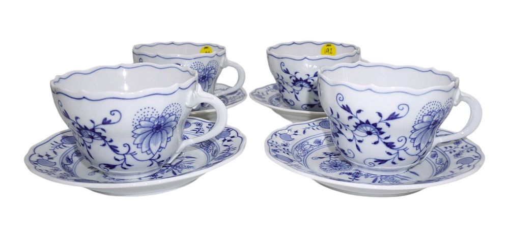 Lot 192: MEISSEN BLUE ONION TEACUPS AND SMALL SAUCERS - 8 PIECES