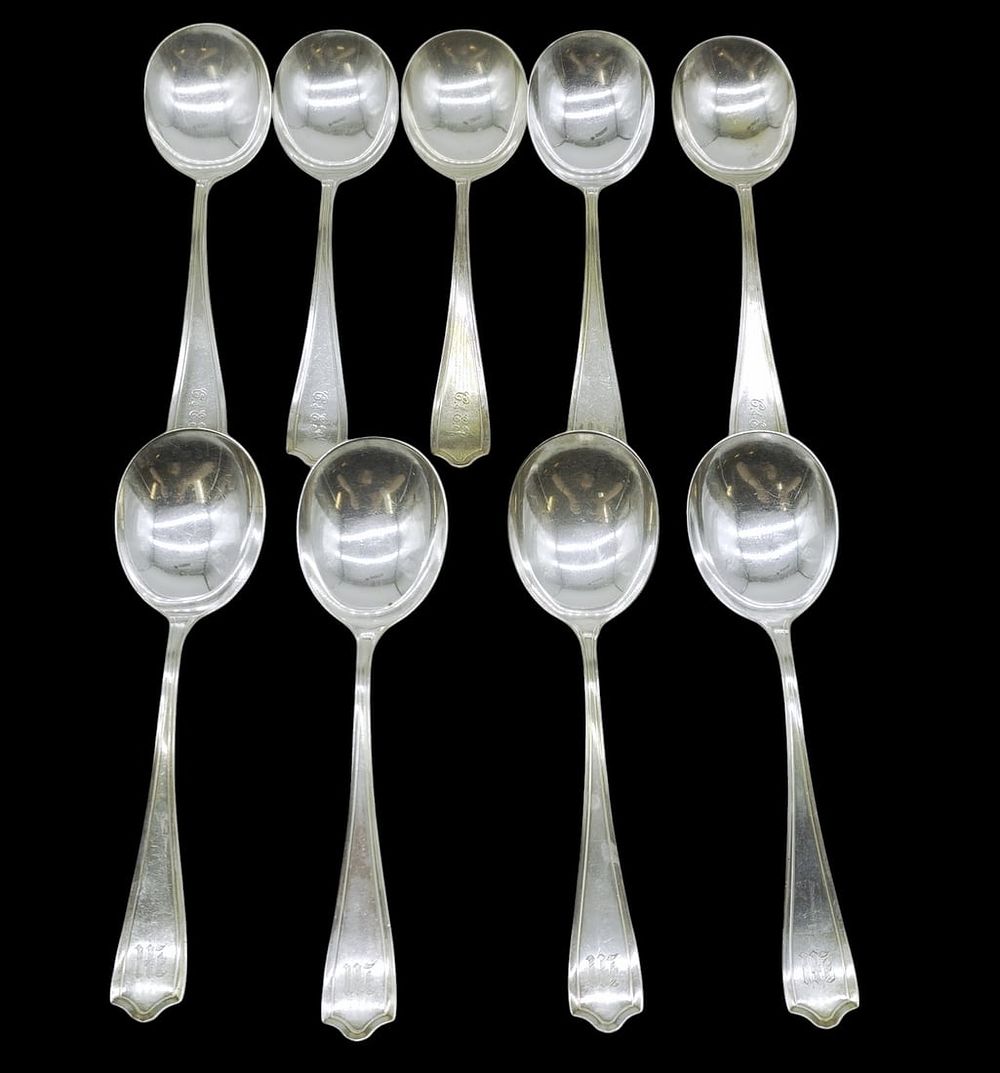 Lot 193: 9 STERLING SILVER CREAM SOUIP SPOONS