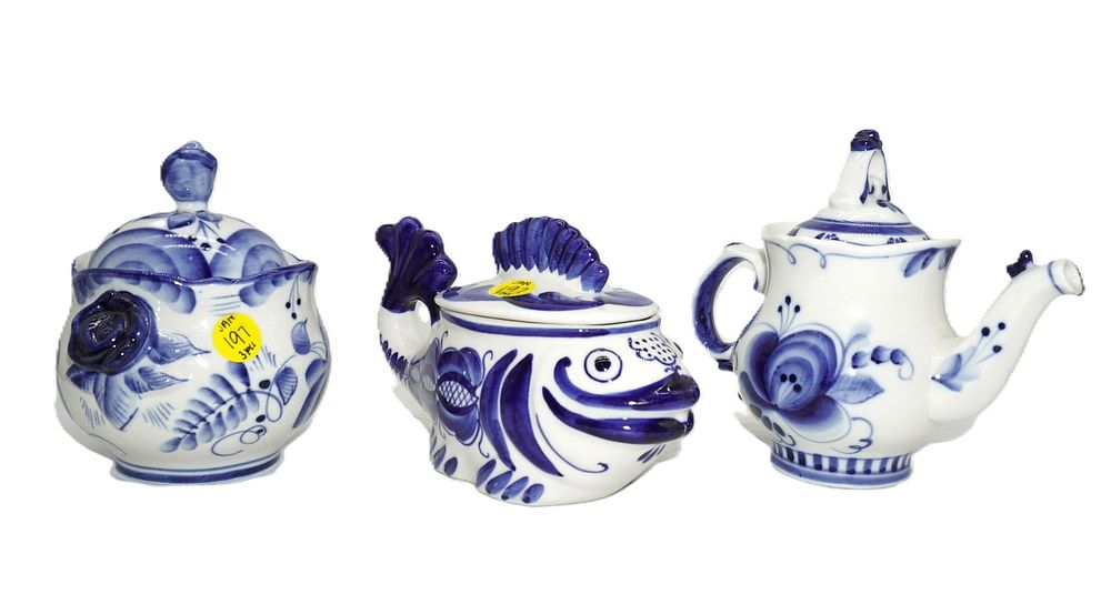 Lot 197: 3 RUSSIAN BLUE PORCELAIN GZHEL PIECES