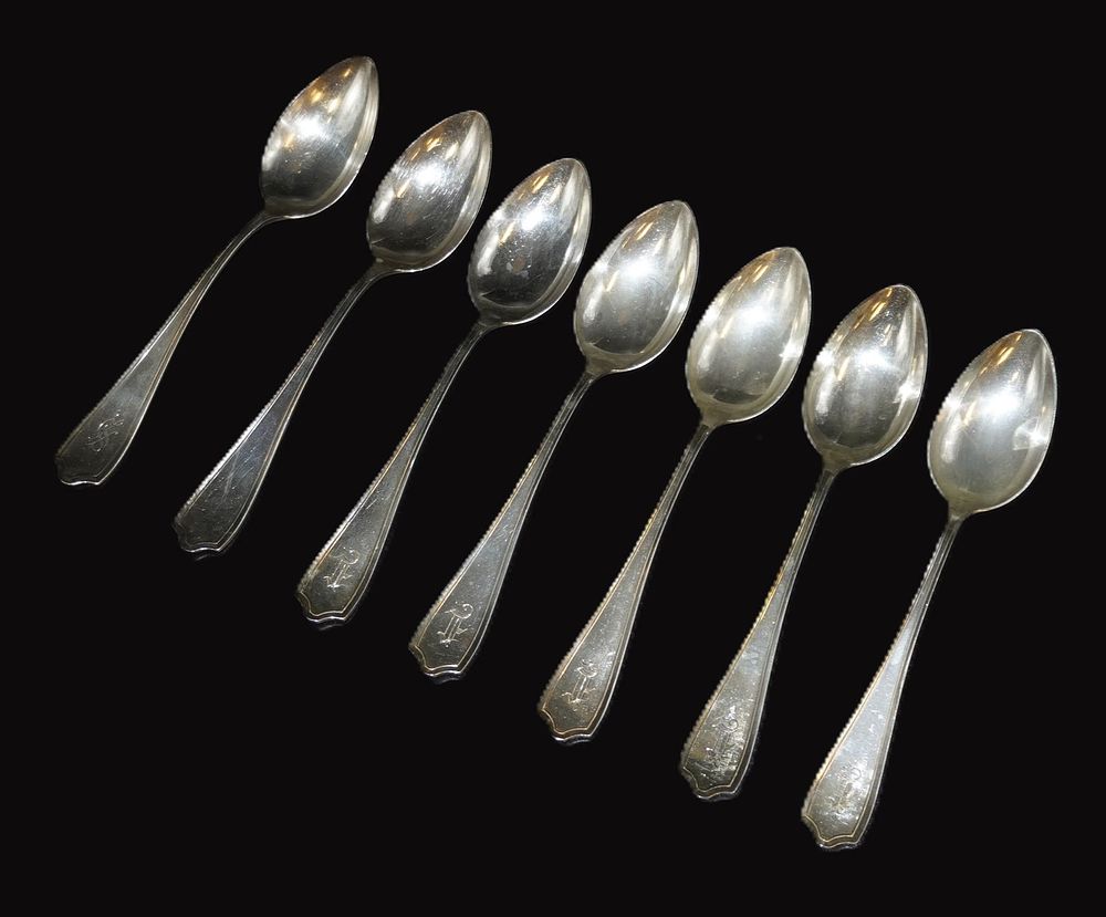 Lot 202: 7 STERLING SILVER "MARYLAND" DESSERT / OVAL SOUP SPOONS