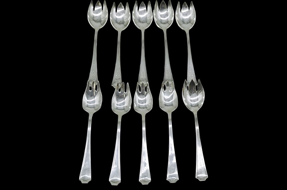 Lot 208: 10 STERLING SILVER DURGIN ICE CREAM FORKS