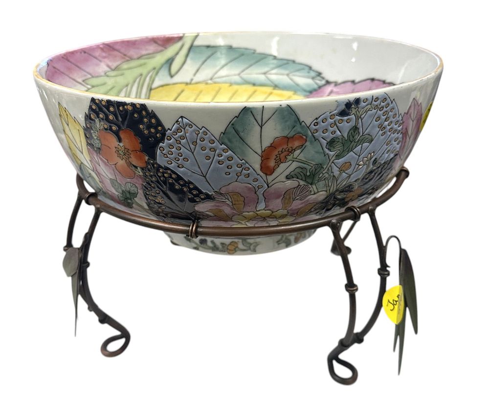 Lot 216: HAND PAINTED PORCELAIN TOBACCO LEAF BOWL WITH STAND