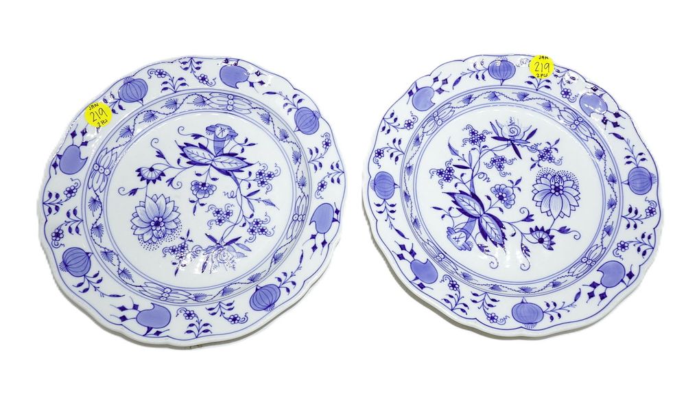 Lot 219: TWO MEISSEN BLUE ONION SALAD PLATES