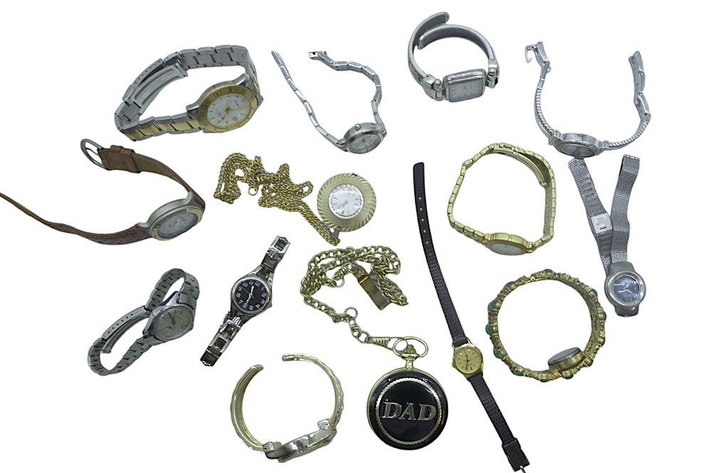 Lot 246: 14. VINTAGE WATCHES TIMEX - GENEVA - PULSAR