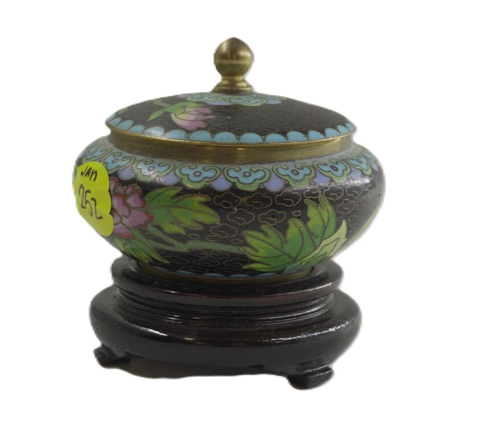 Lot 252: ZI JIN CHENG SMALL CHINESE CLOISONNE LIDDED BOWL ON STAND