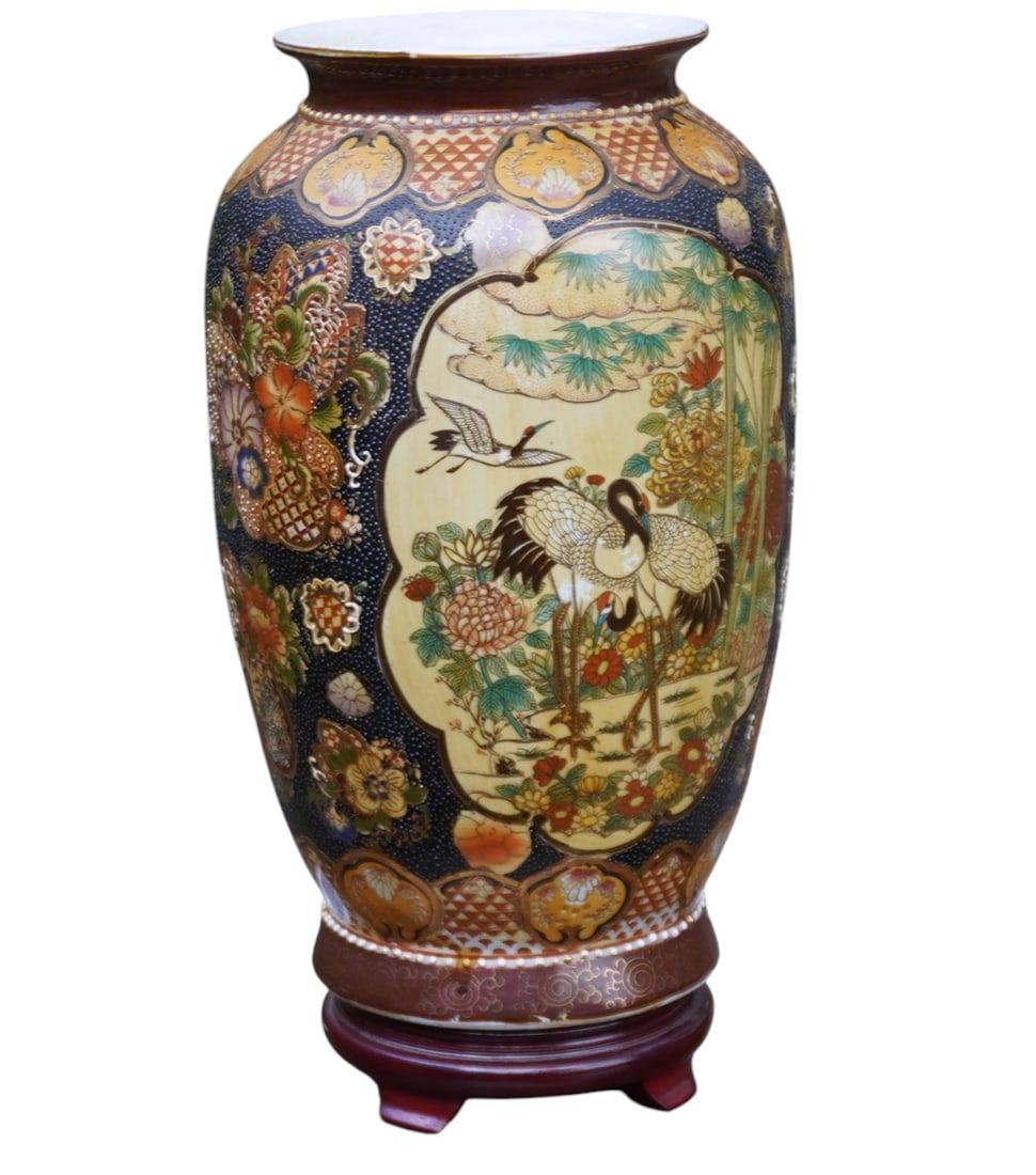 Lot 280: LARGE VINTAGE SATSUMA PORCELAIN VASE CRANES