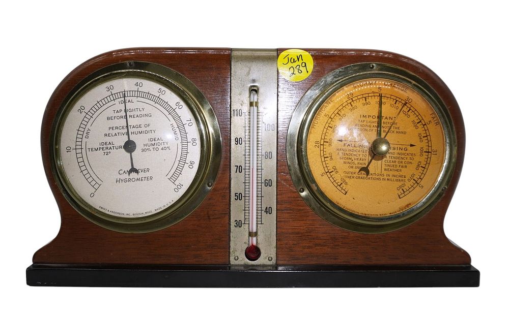 Lot 289: VINTAGE HYGROMETER BAROMETER & THERMOMETER