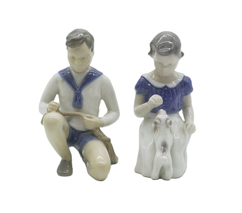 Lot 304: 2 VINTAGE B & G PORCELAIN BOY & GIRL FIGURINES