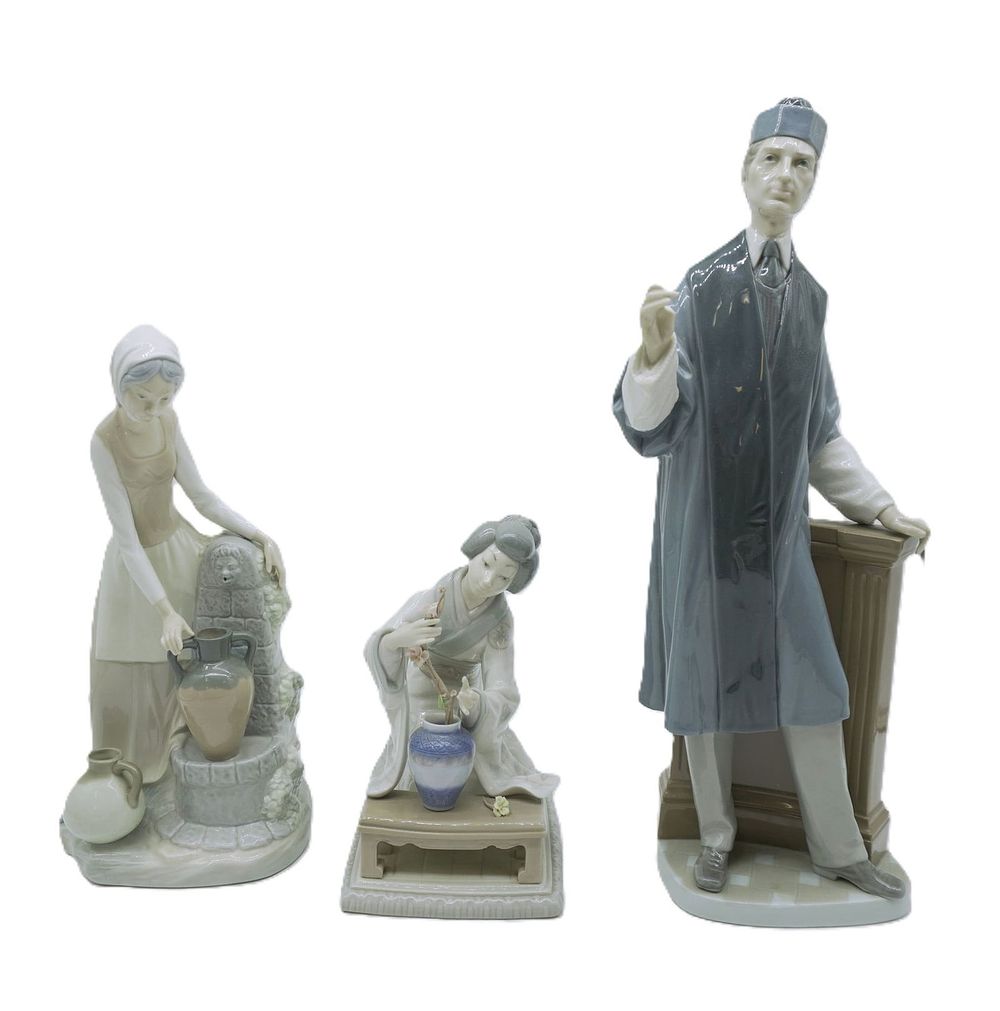 Lot 316: LOT OF VINTAGE LLARDO - 3 PIECES