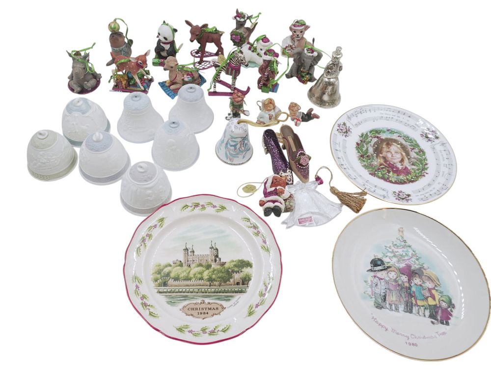 Lot 345: LARGE BOX LOT 30 PIECES CHRISTMAS AND DECOR - LLADRO, WATERFORD, WEDGWOOD AND MORE