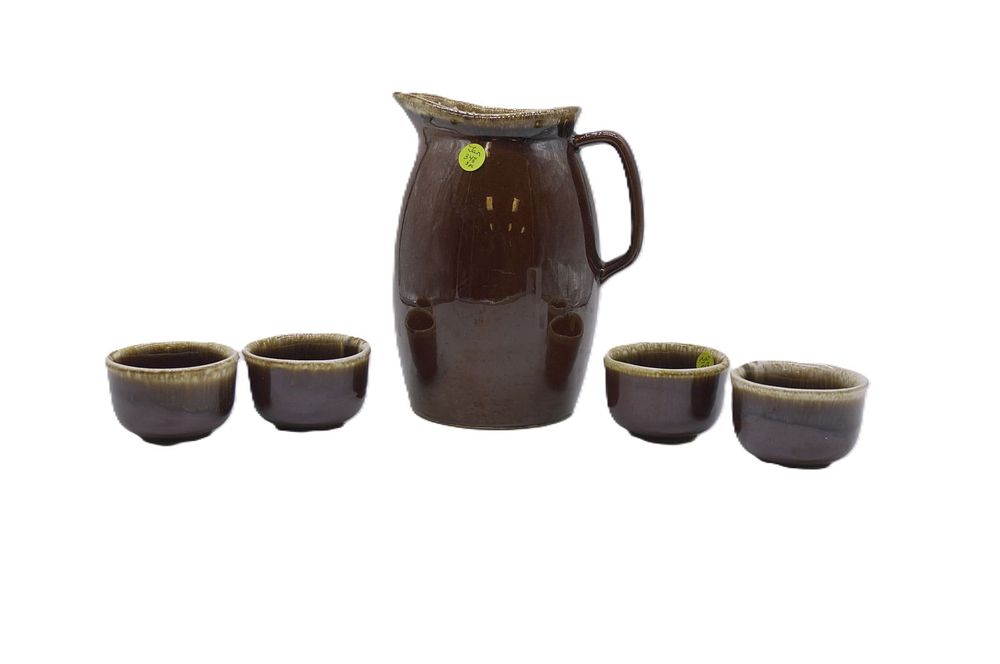 Lot 348: 5 PC VINTAGE BROWN DRIP PITCHER & CUPS / BOWLS