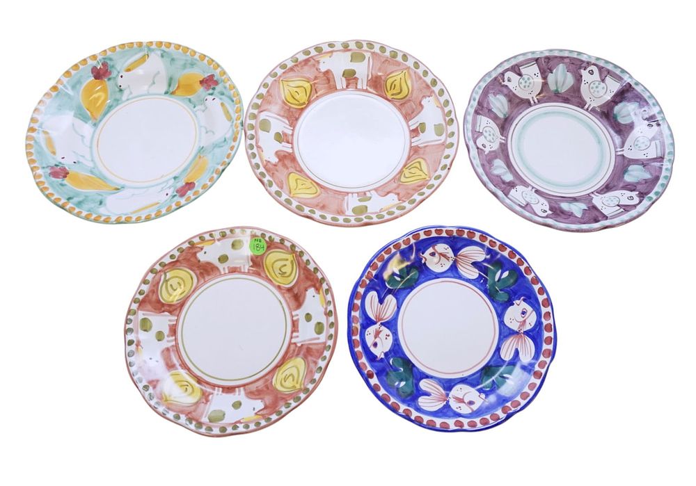 Lot 184: SOLIMENE VIETRI HAND PAINTED ITALIAN POTTERY SALAD PLATES - 5 PIECES