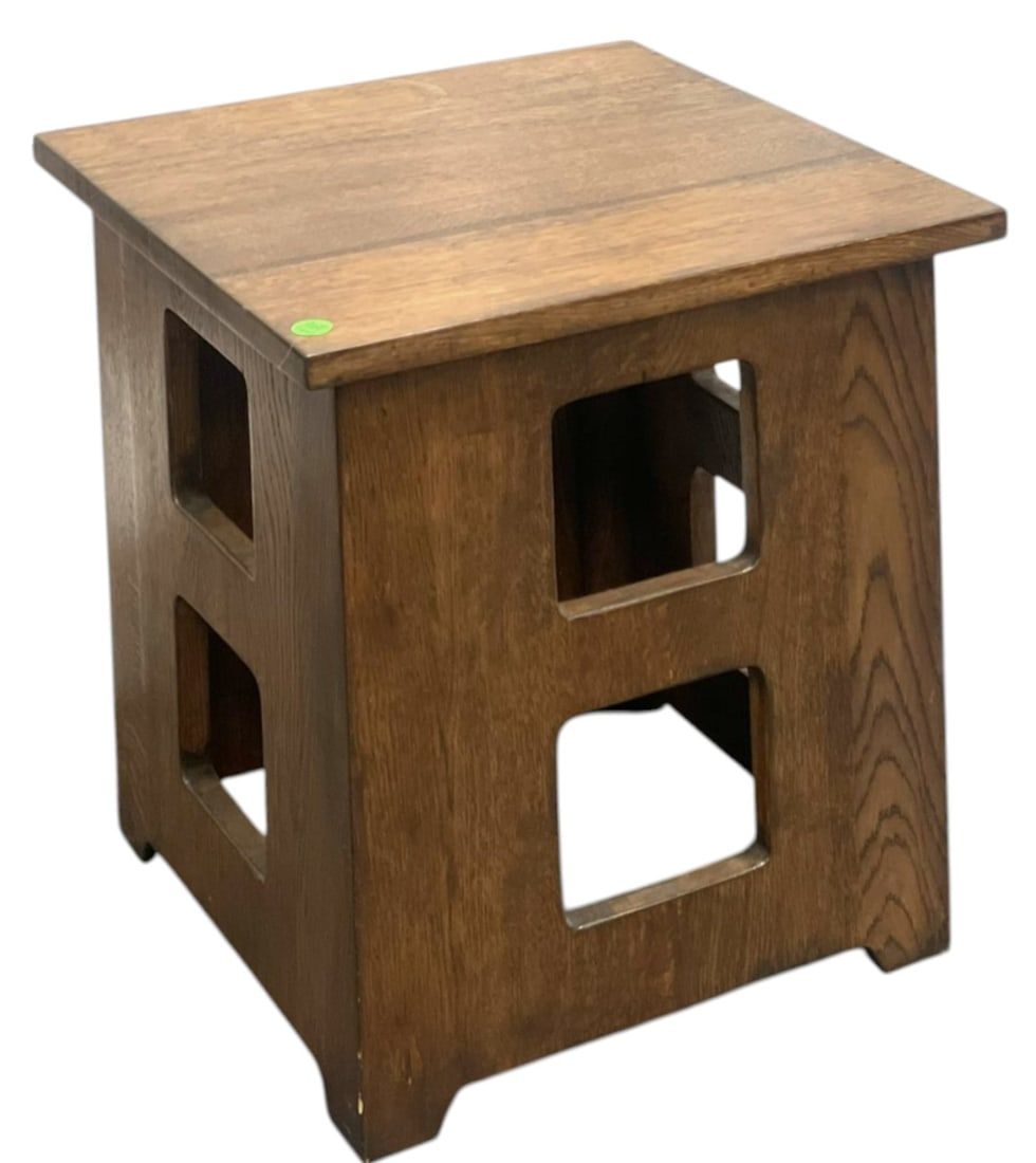 Lot 196: ARTS & CRAFTS MISSION OAK SIDE TABLE