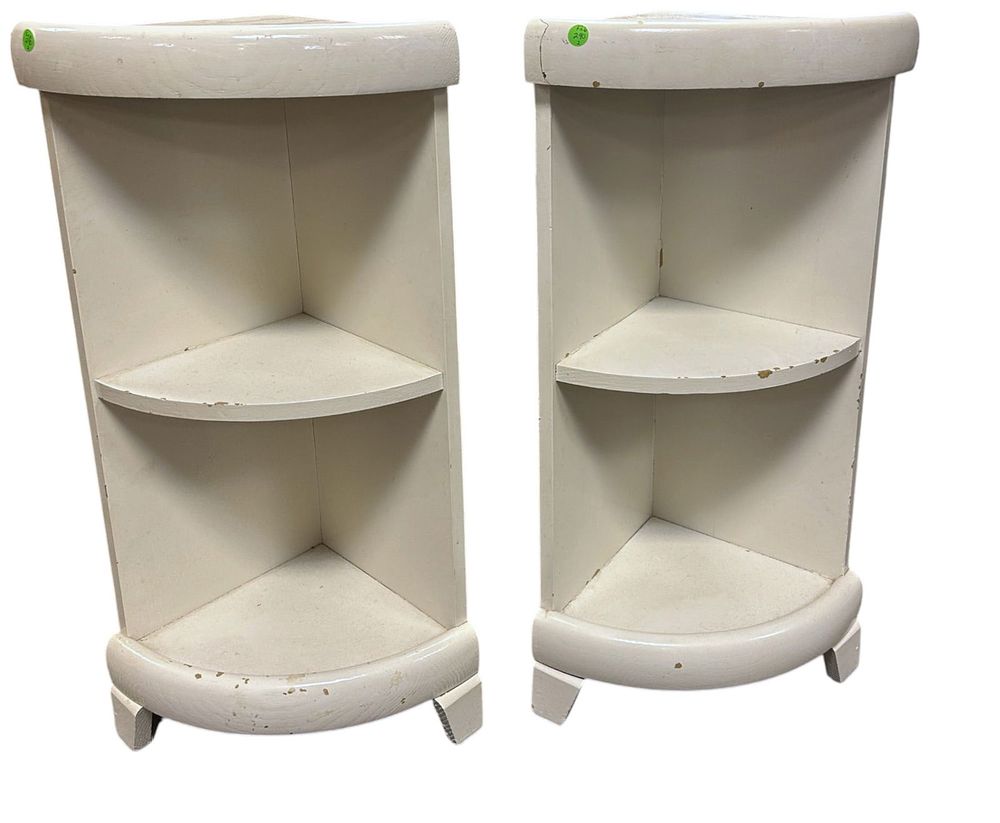 Lot 290: PAIR 1920s ART DECO CORNER SHELVES