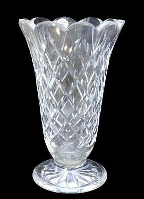 WATERFORD CRYSTAL KINSALE VASE. Vintage Waterford Crystal Vase in the Kinsale Pattern. Measures 